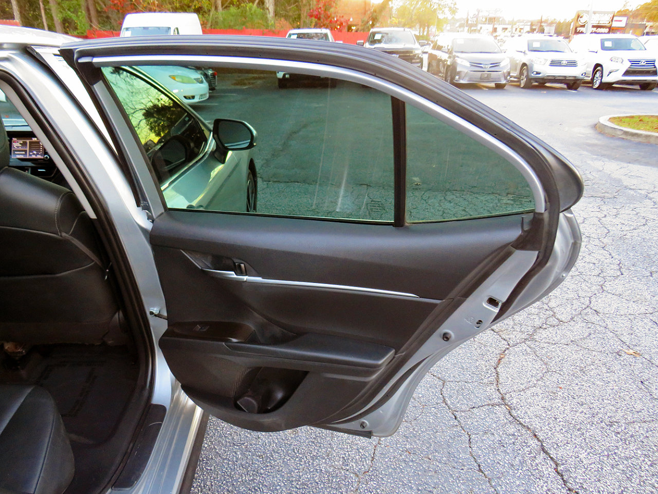 Used 2021 Toyota Camry SE w/ Carpet Mat Package (TMS) image 18