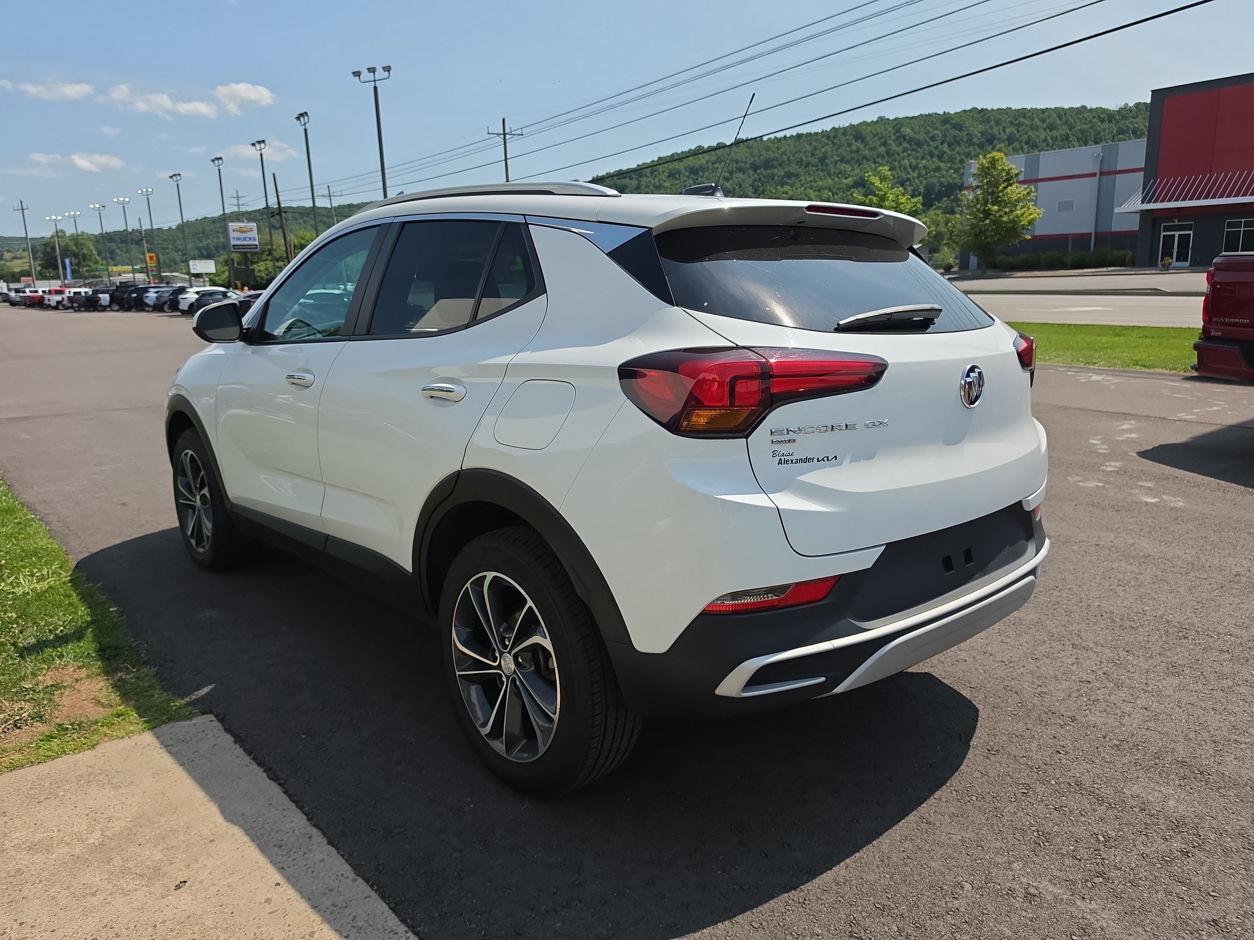 Used 2022 Buick Encore GX Select AWD/4WD image 6