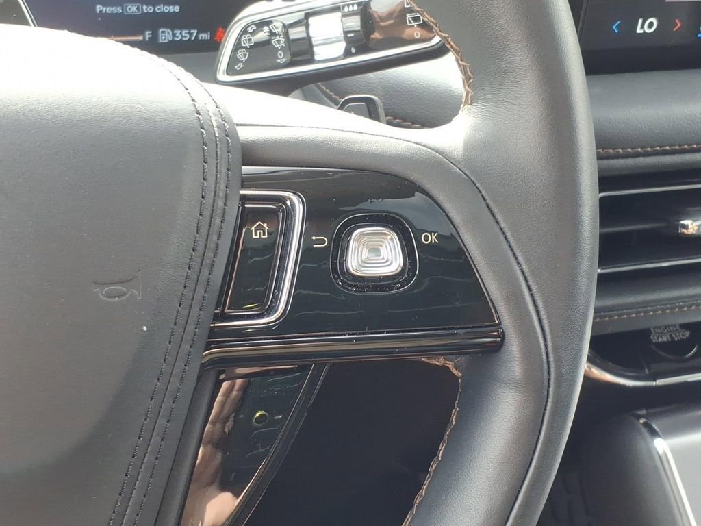 Certified 2025 Lincoln Aviator 2WD w/ Jet Appearance Package image 23