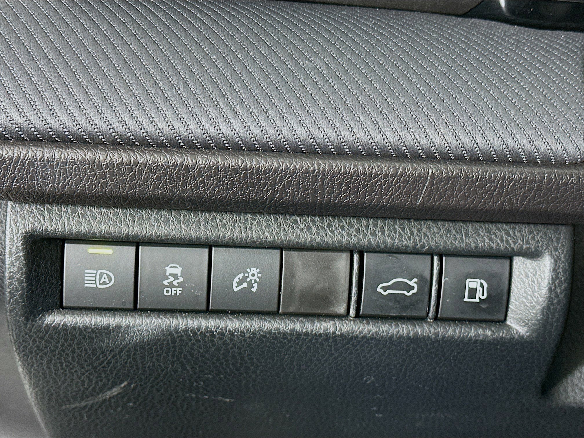 Used 2025 Toyota Camry SE image 17