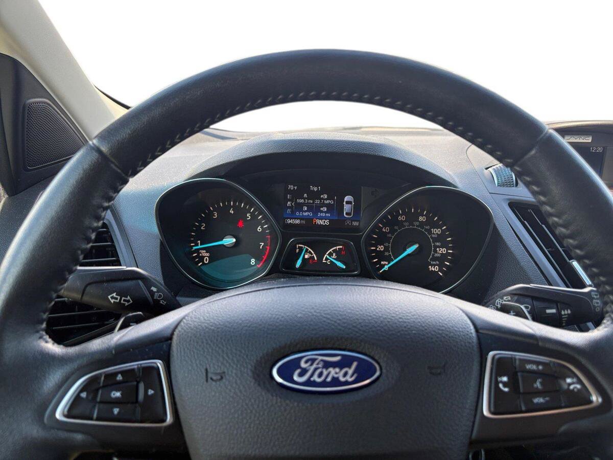 Used 2017 Ford Escape SE w/ SE Sport Appearance Package AWD/4WD image 16
