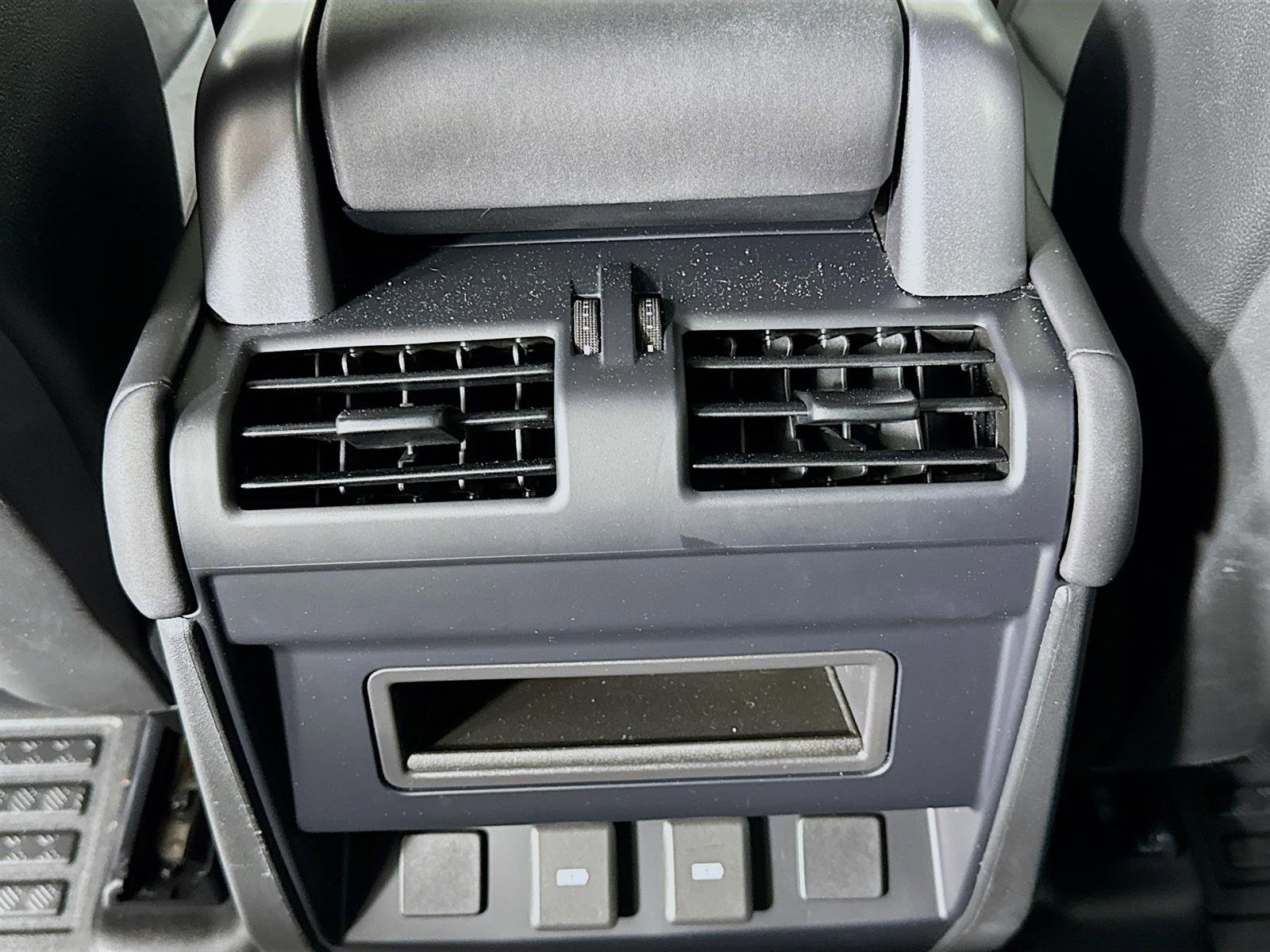 Used 2024 Land Rover Defender 110 X-Dynamic SE image 28