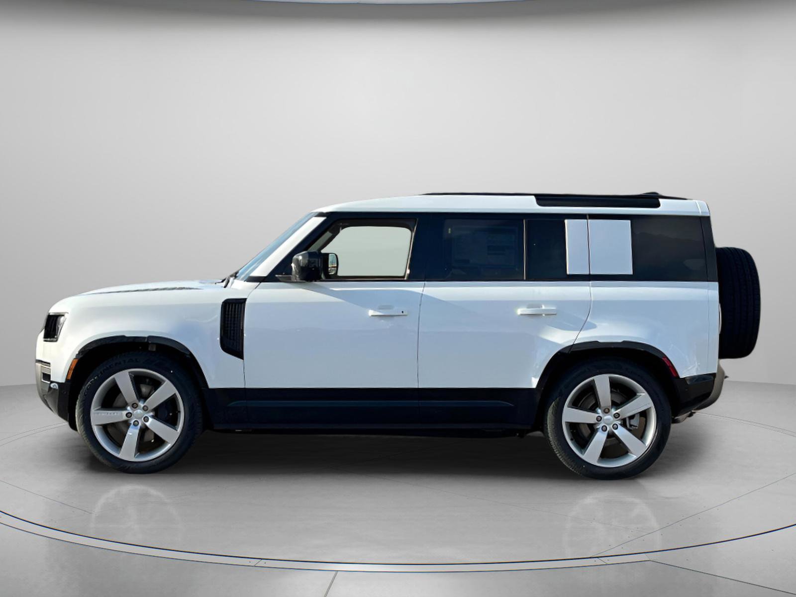 Used 2025 Land Rover Defender 110 X-Dynamic SE image 2