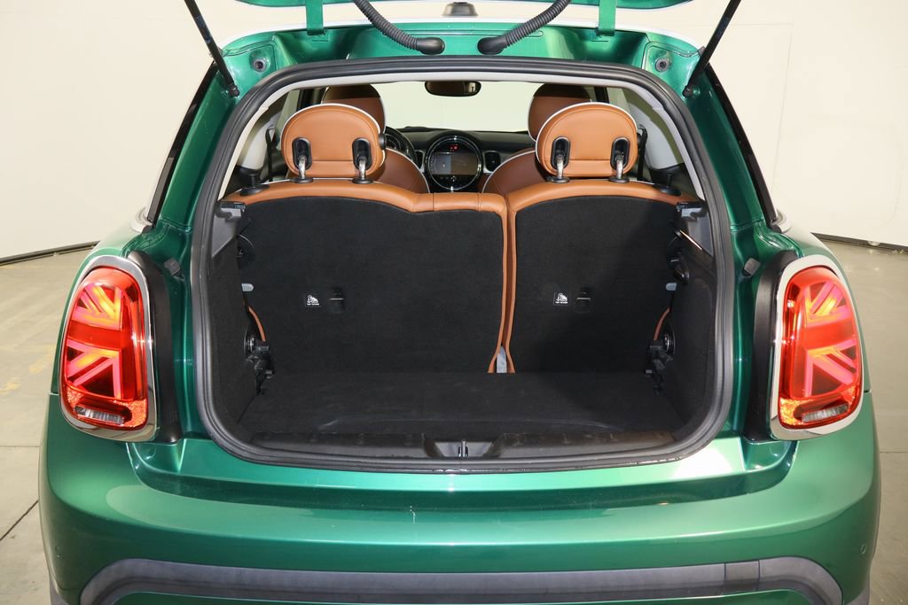 Used 2023 MINI Cooper 2-Door Hardtop w/ Signature Upholstery Package image 11