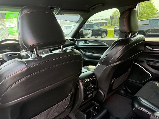 Used 2021 Jeep Grand Cherokee L Laredo image 13