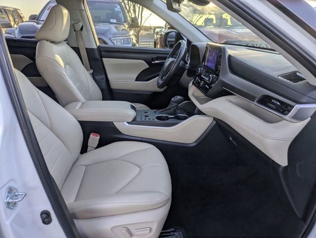 Used 2023 Toyota Highlander XLE image 34