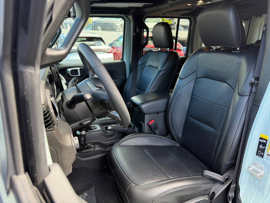 Used 2023 Jeep Wrangler Sahara AWD/4WD image 17