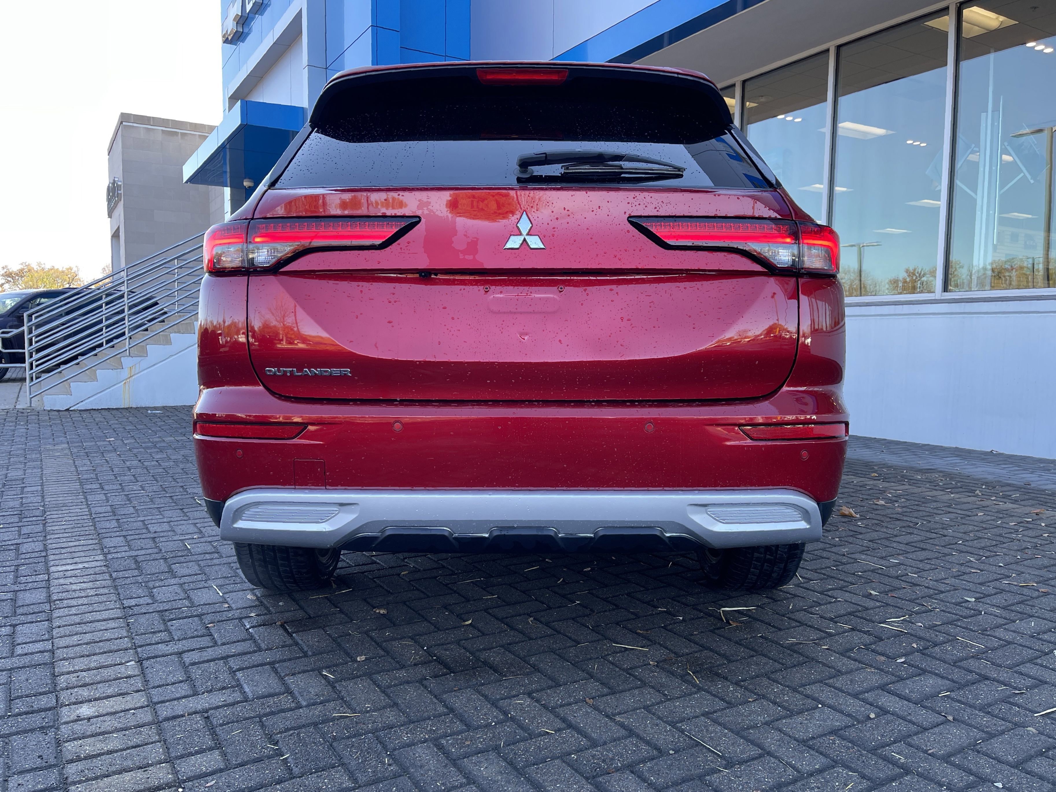 Used 2023 Mitsubishi Outlander SE Black Edition image 4