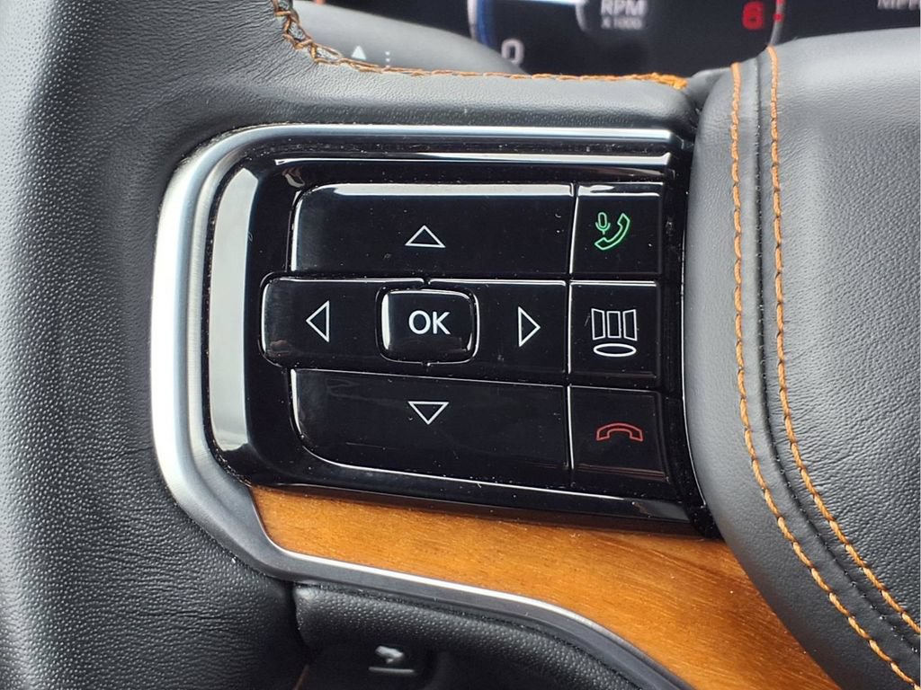 Used 2024 Jeep Grand Wagoneer L Series III AWD/4WD image 13