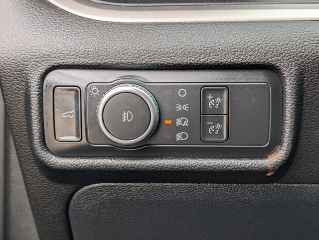 Used 2022 Ford Explorer XLT w/ Equipment Group 202A RWD image 21