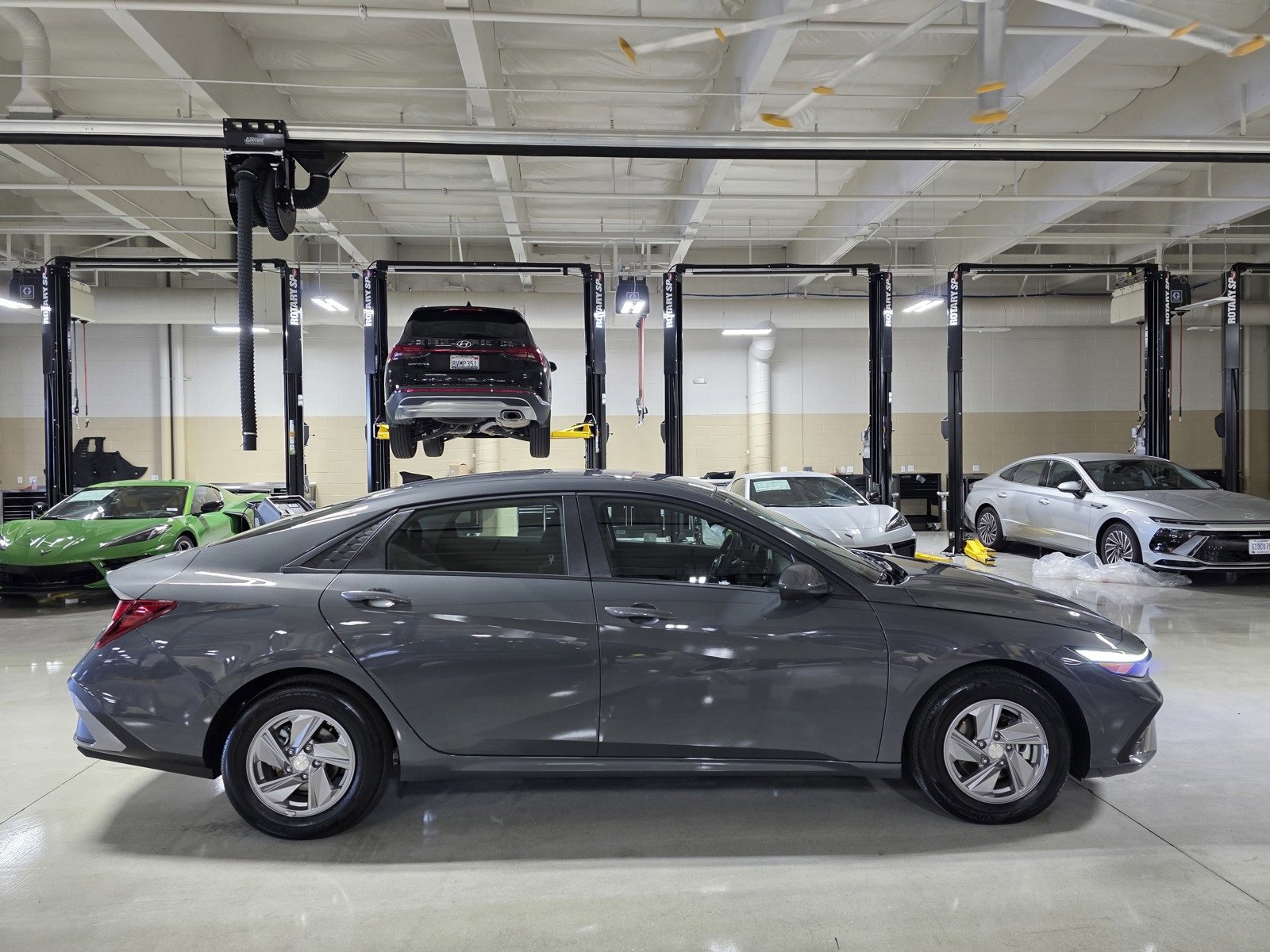 Certified 2025 Hyundai Elantra SE image 8