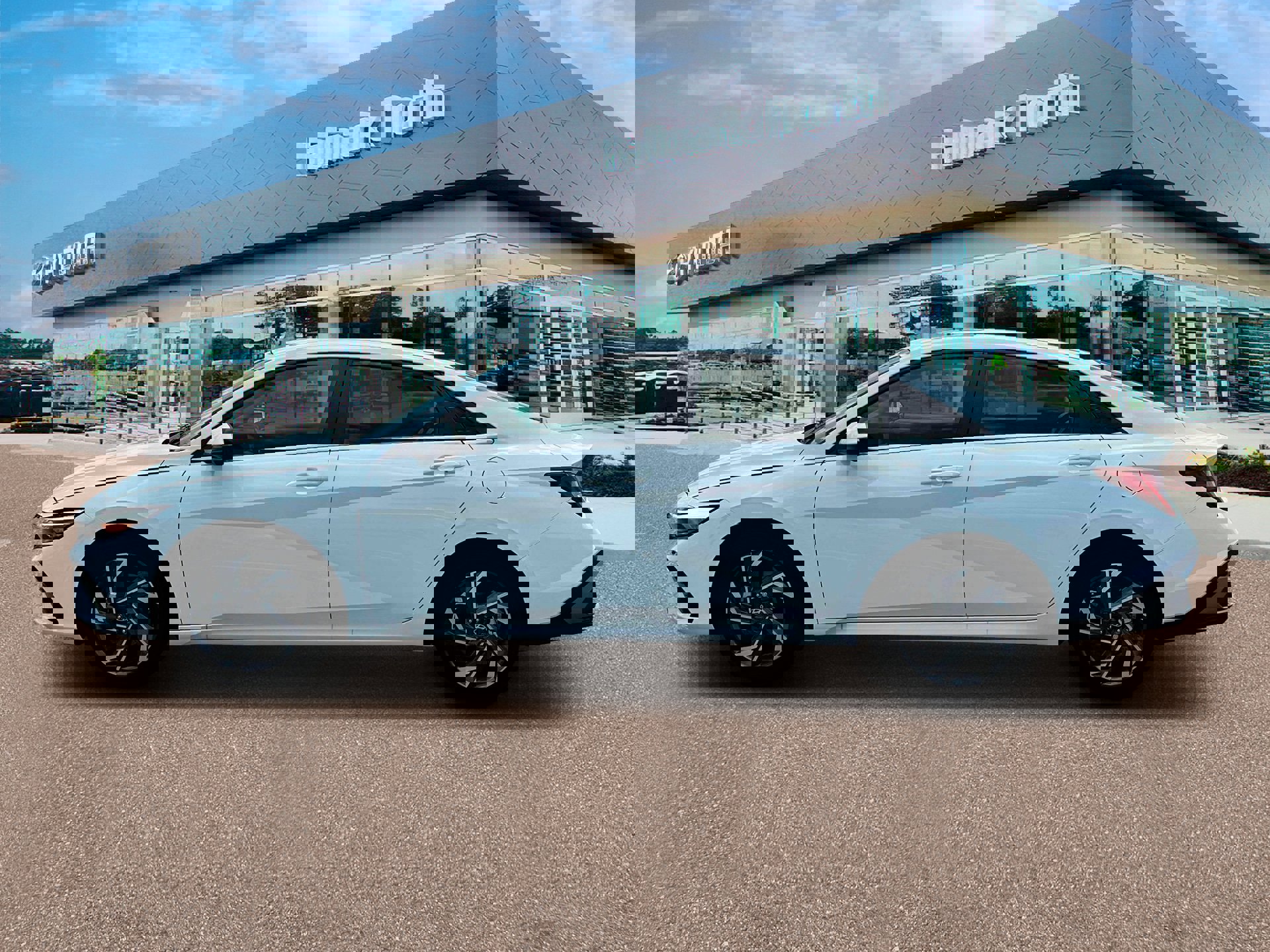 New 2025 Hyundai Elantra Limited image 3