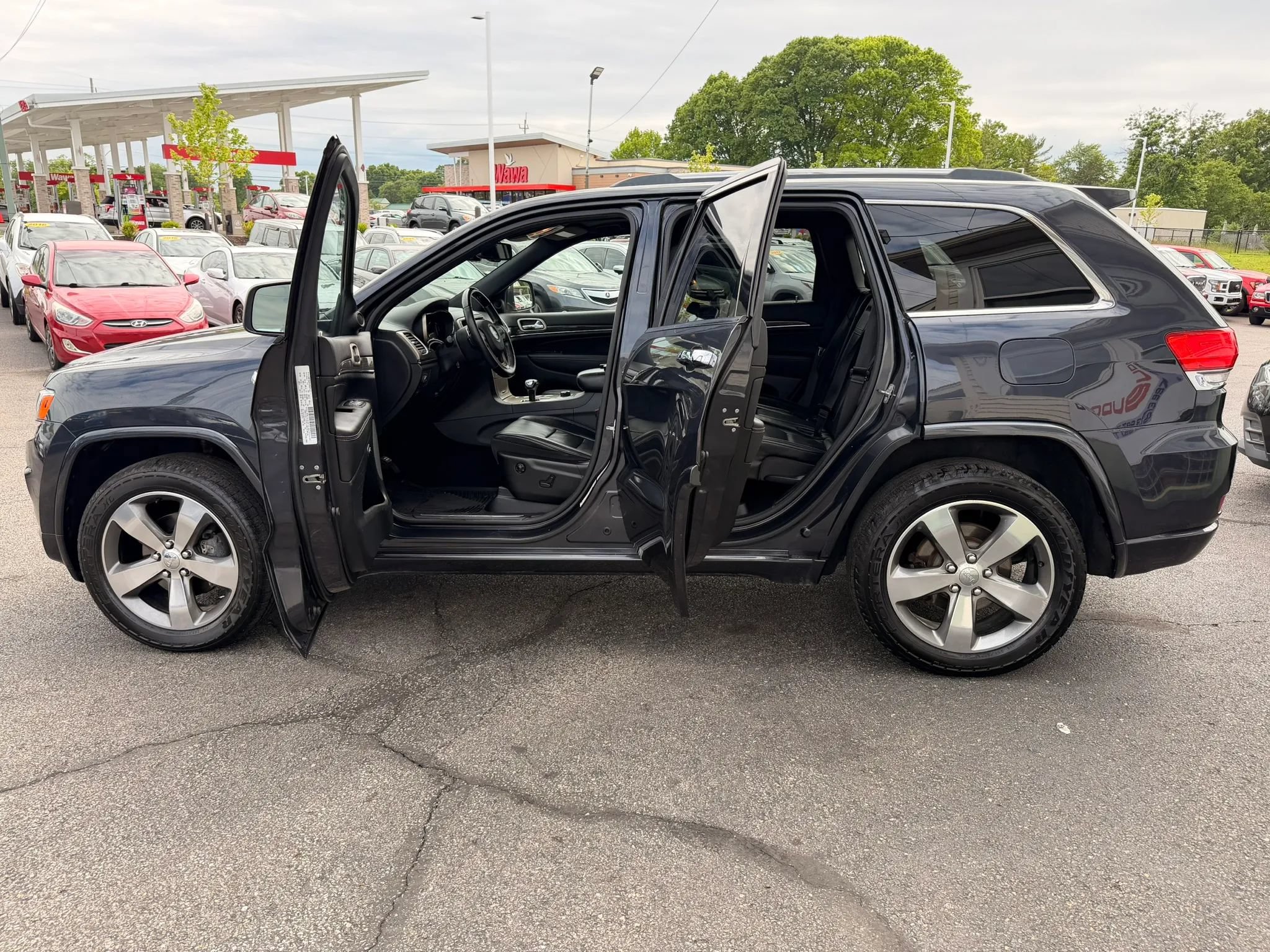 Used 2014 Jeep Grand Cherokee Overland AWD/4WD image 10