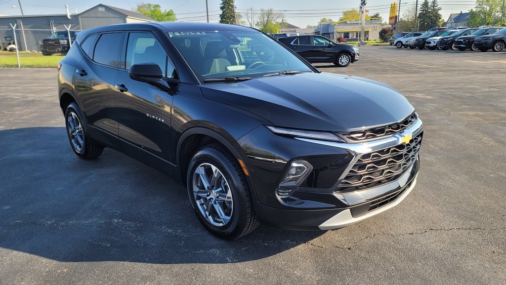 Used 2025 Chevrolet Blazer LT AWD/4WD image 16