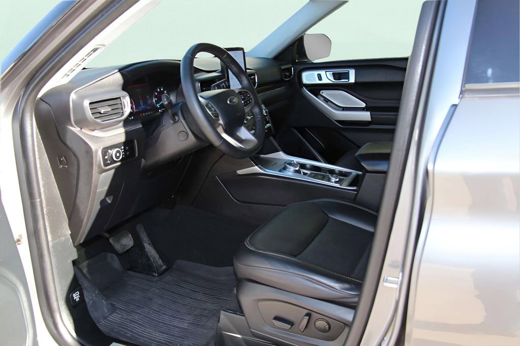 Used 2024 Ford Explorer Limited w/ Limited Technology Package image 13