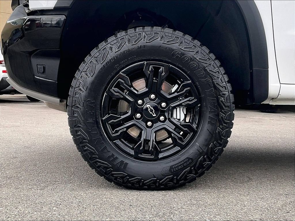 Used 2024 Chevrolet Silverado 1500 ZR2 w/ Technology Package AWD/4WD image 7