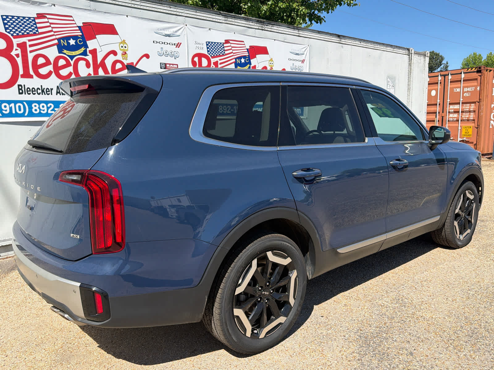 Used 2023 Kia Telluride S AWD/4WD image 3