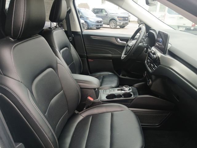 Certified 2022 Ford Escape Titanium w/ Class II Trailer Tow Package image 58