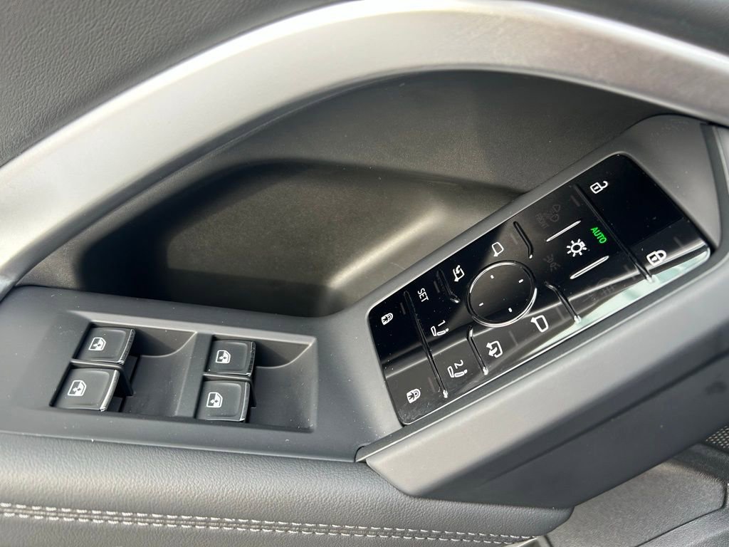 Used 2025 Audi Q5 Premium w/ Convenience Package image 6