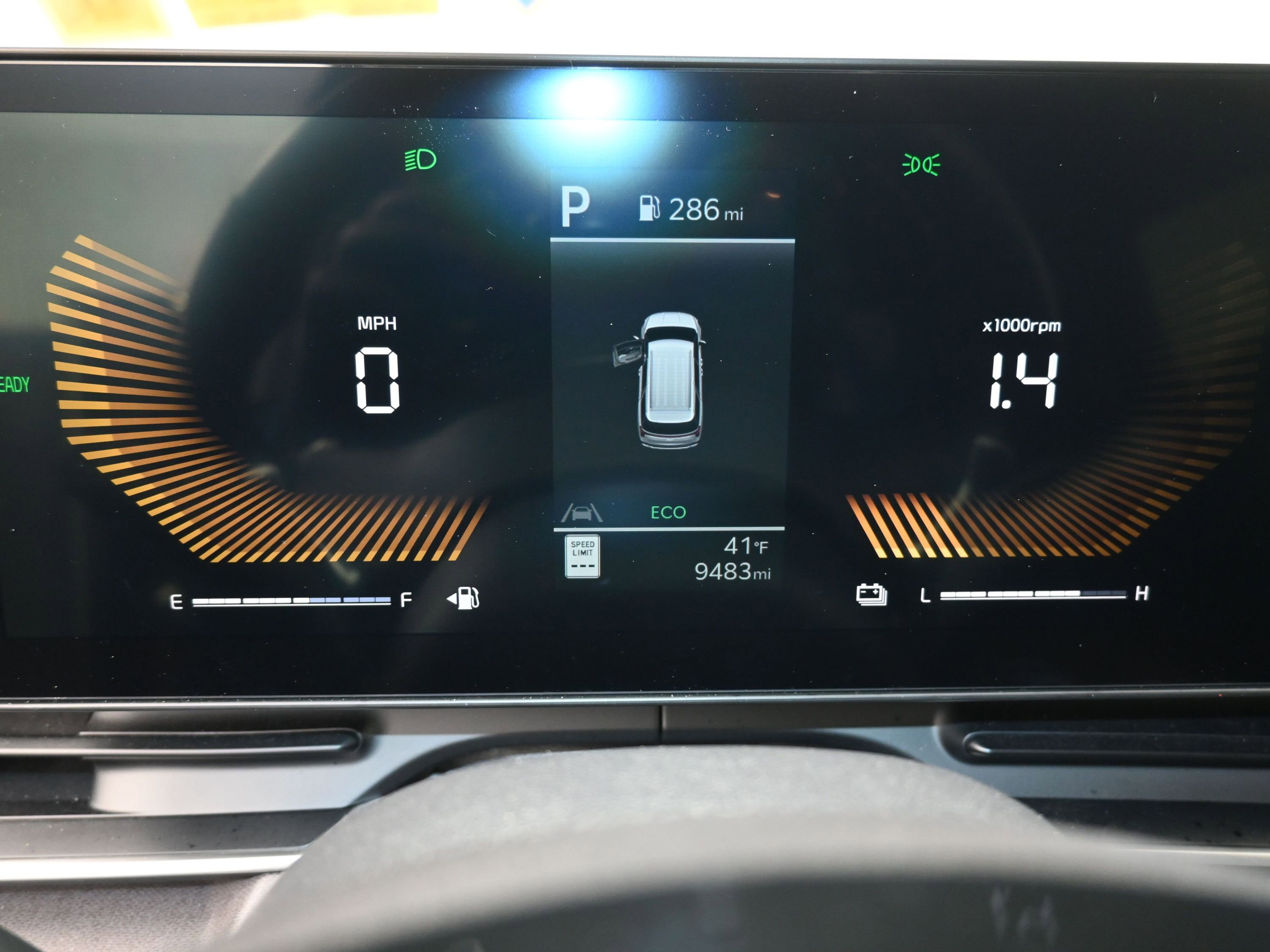 Used 2025 Kia Carnival EX image 19