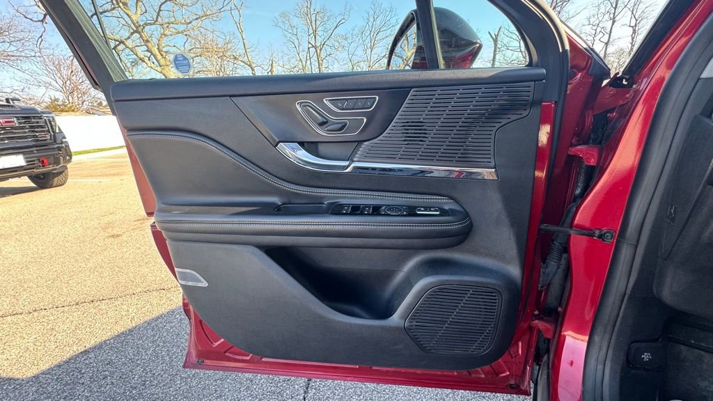 Used 2020 Lincoln Corsair AWD w/ Premium Package image 12