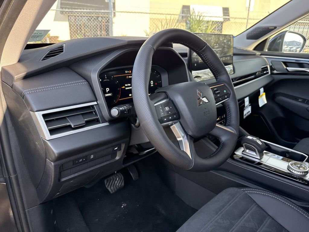 New 2026 Mitsubishi Outlander SE image 21