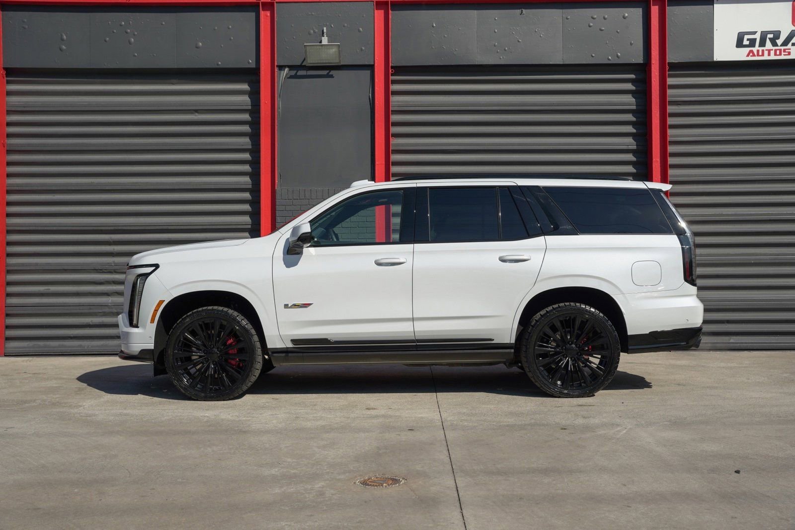 Used 2026 Cadillac Escalade V w/ LPO, ONYX Package image 3