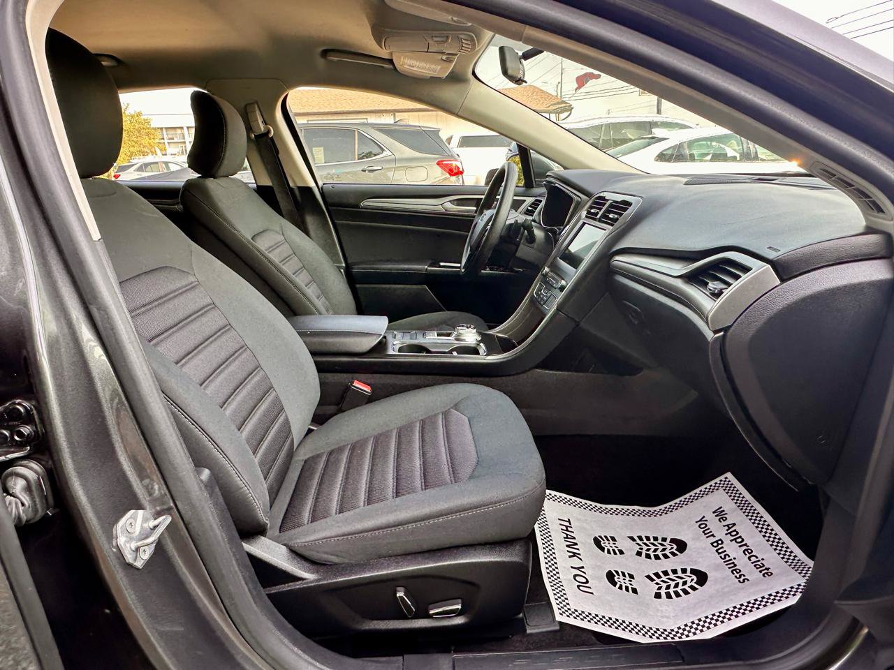 Used 2017 Ford Fusion SE w/ Fusion SE Technology Package FWD image 13
