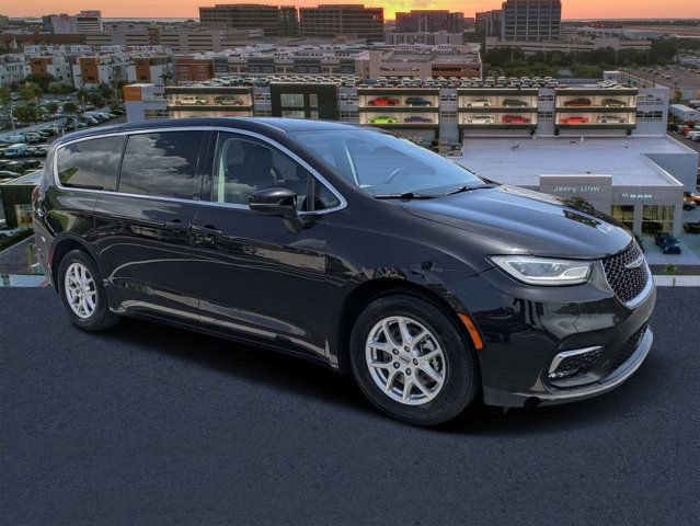 Used 2023 Chrysler Pacifica Touring-L