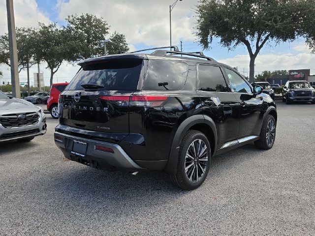 New 2026 Nissan Pathfinder Platinum FWD image 8