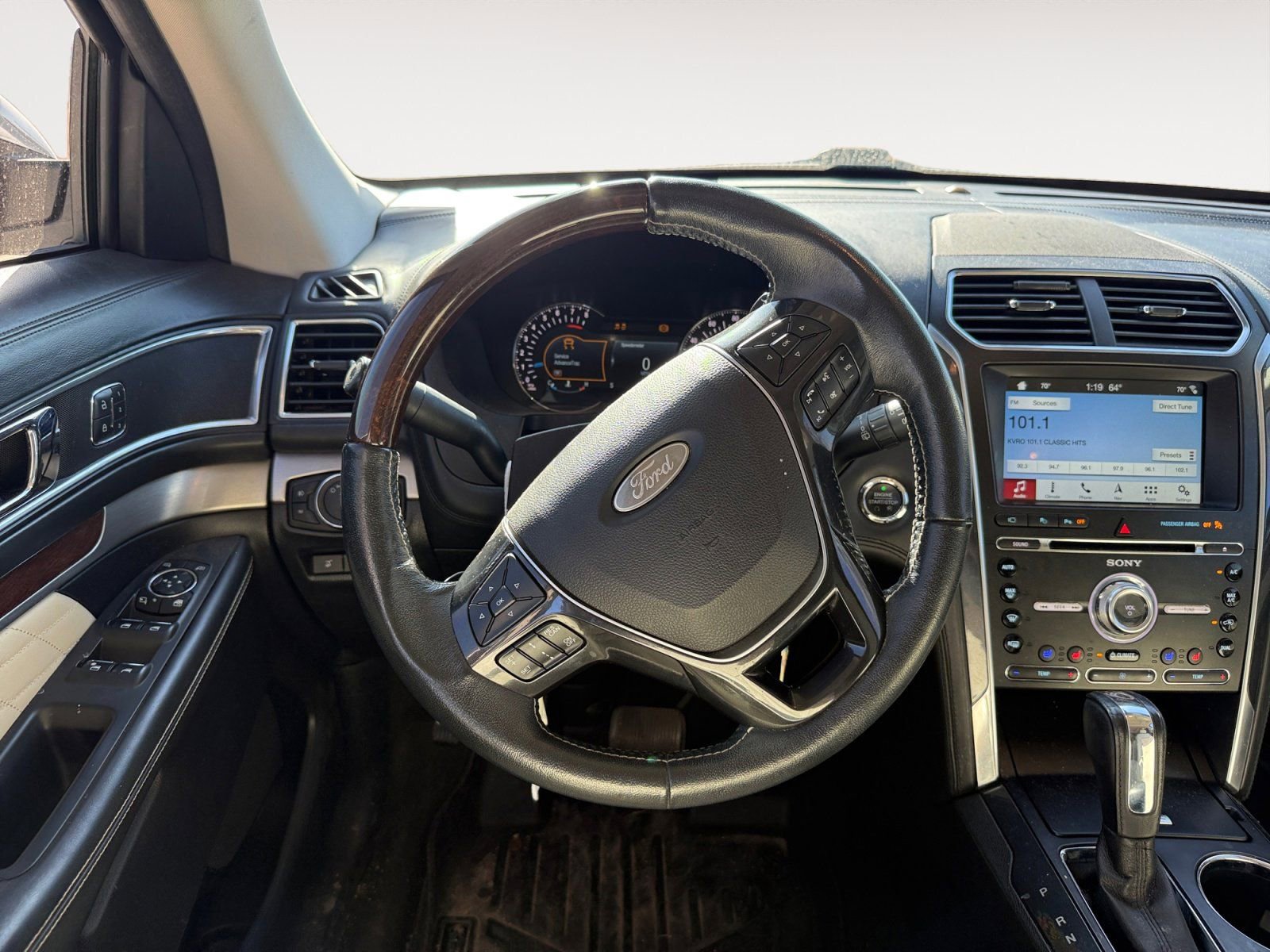 Used 2017 Ford Explorer Platinum image 12