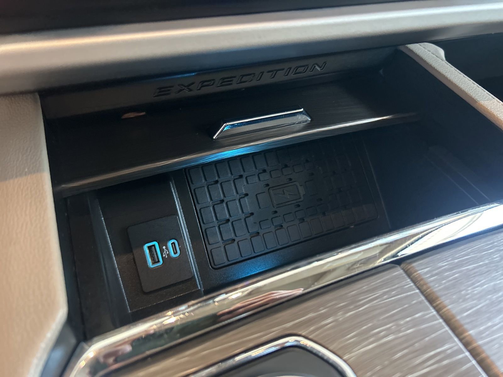 Used 2024 Ford Expedition Max Limited AWD/4WD image 30