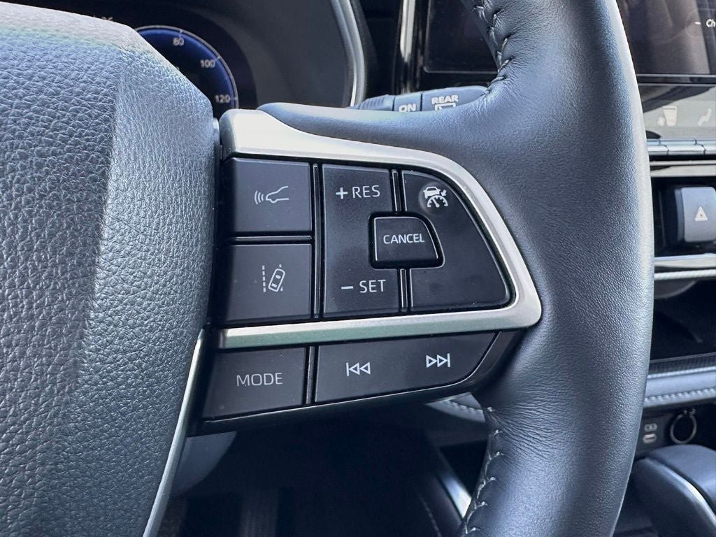 Used 2024 Toyota Highlander Platinum AWD/4WD image 23