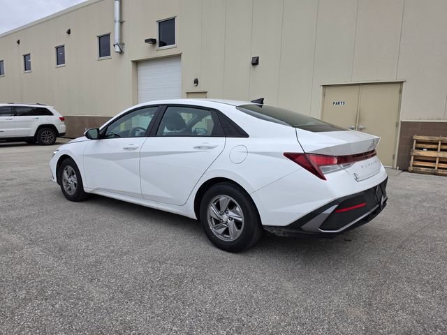 Used 2025 Hyundai Elantra SE FWD image 7
