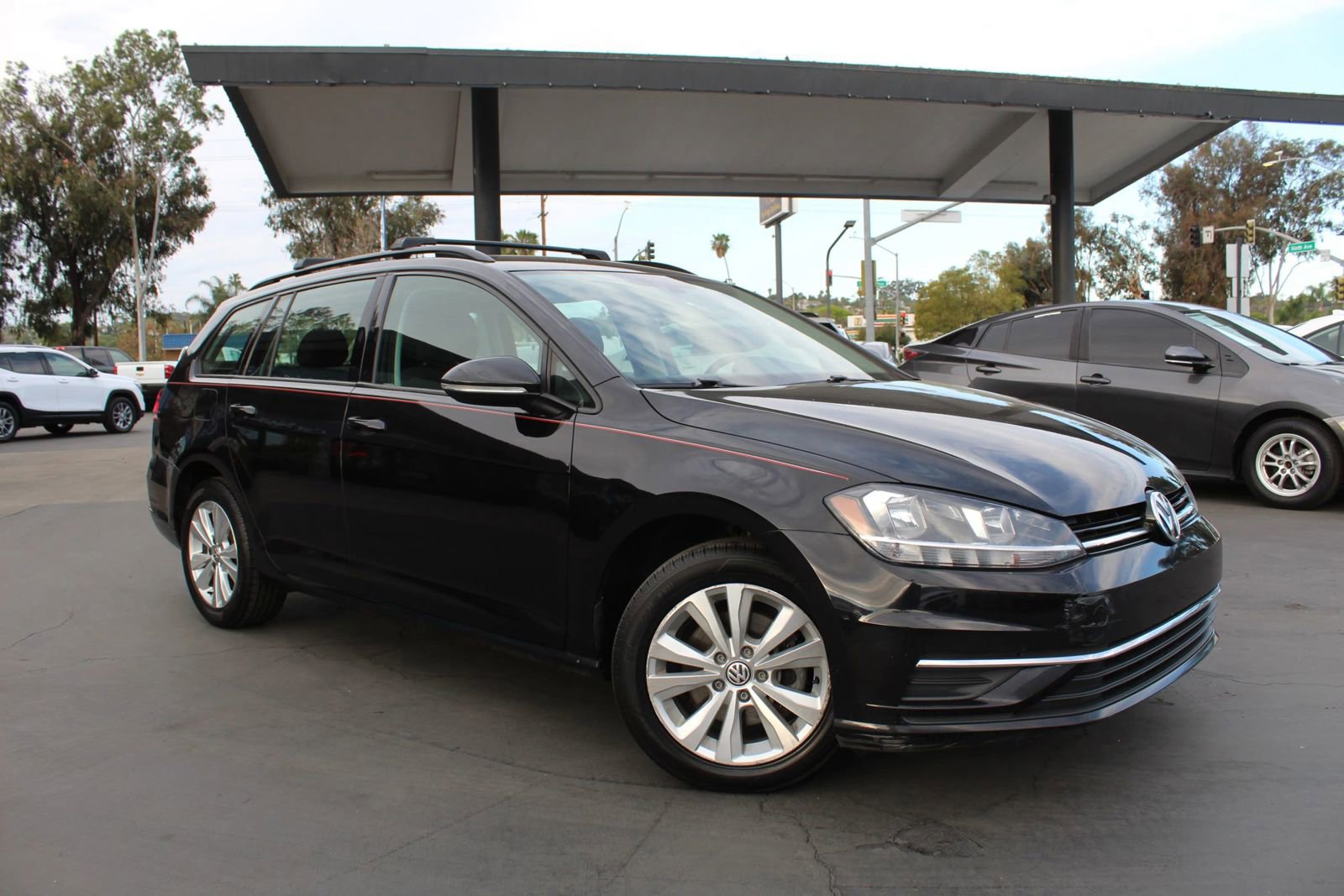 Used 2019 Volkswagen Golf S image 7