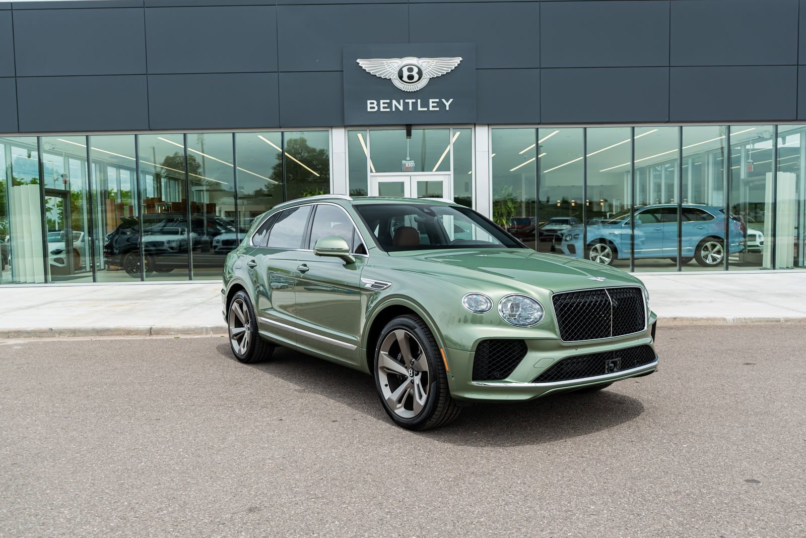 New 2026 Bentley Bentayga AWD/4WD image 17