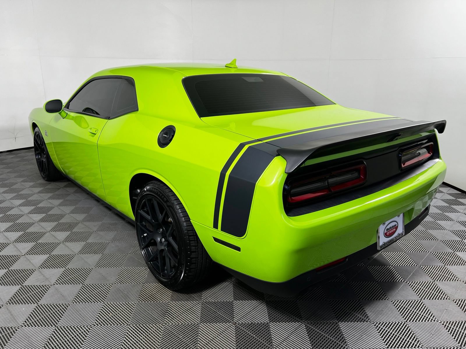 Used 2015 Dodge Challenger R/T Scat Pack w/ Leather Interior Group RWD image 7