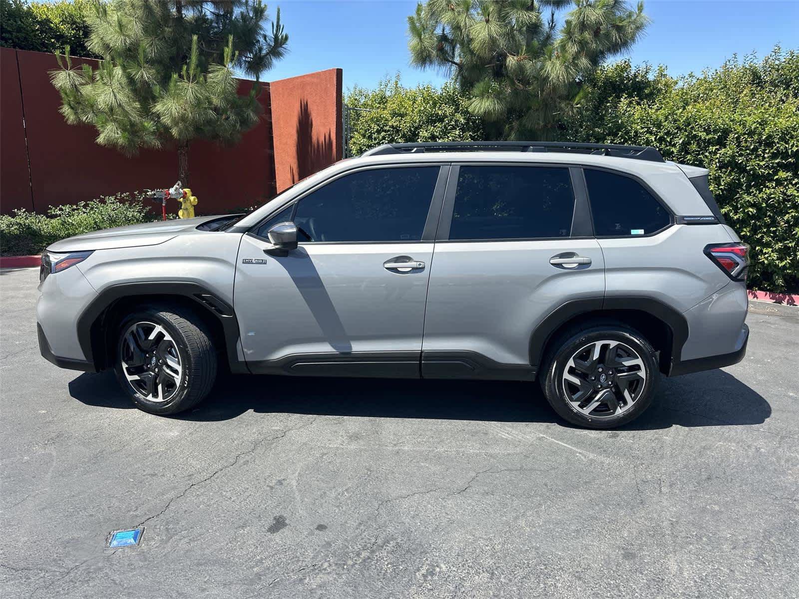 Used 2025 Subaru Forester Premium AWD/4WD image 3