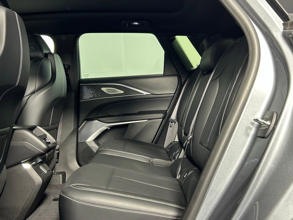 Used 2023 Cadillac Lyriq AWD image 18