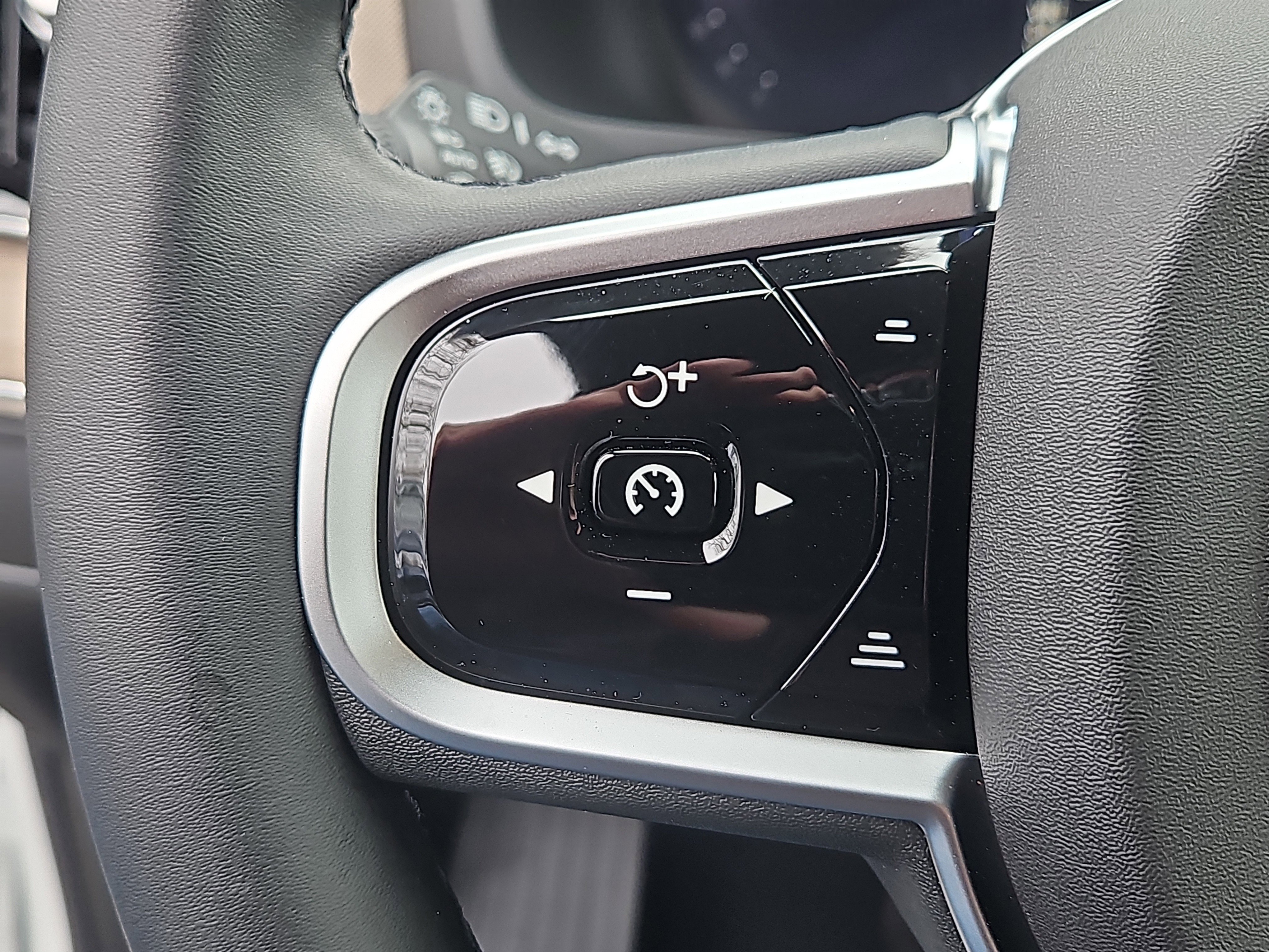 New 2026 Volvo XC90 B6 Plus w/ Protection Package Premier image 16