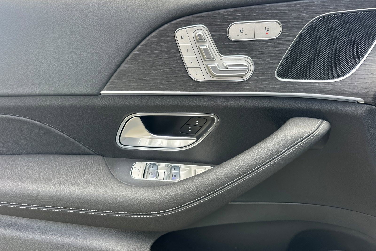 New 2026 Mercedes-Benz GLE 450e 4MATIC image 12