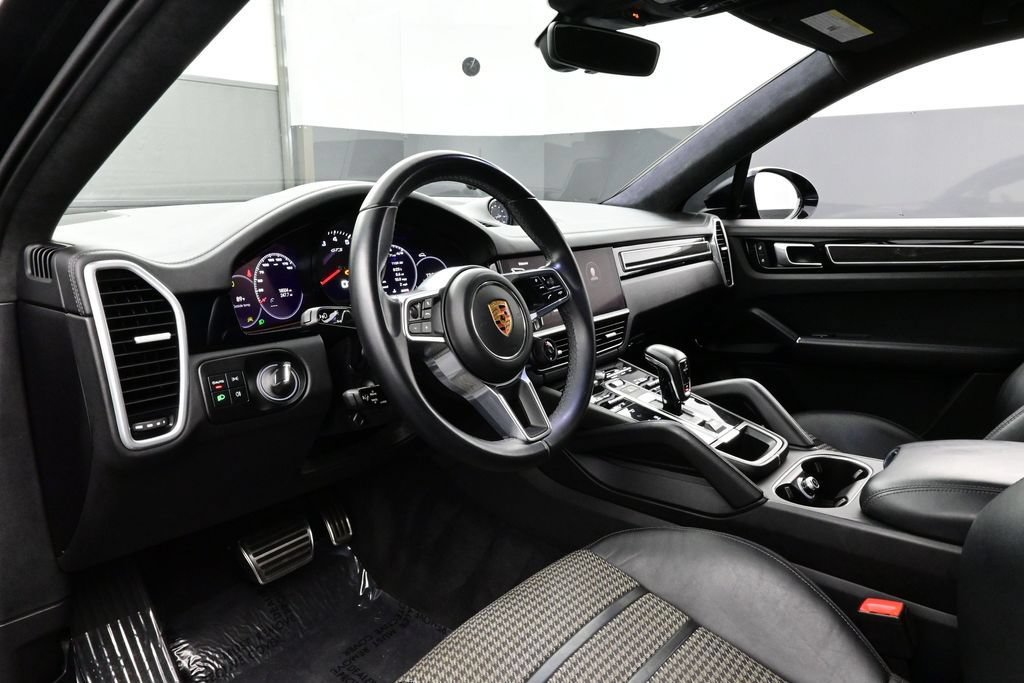 Certified 2023 Porsche Cayenne GTS AWD/4WD image 4