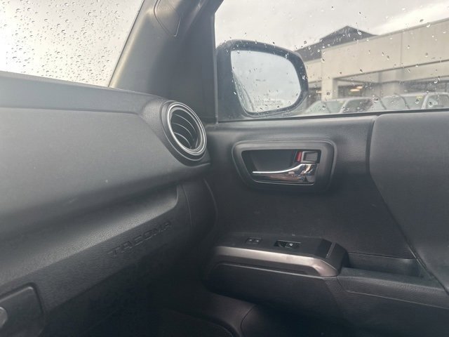 Used 2017 Toyota Tacoma TRD Sport image 18