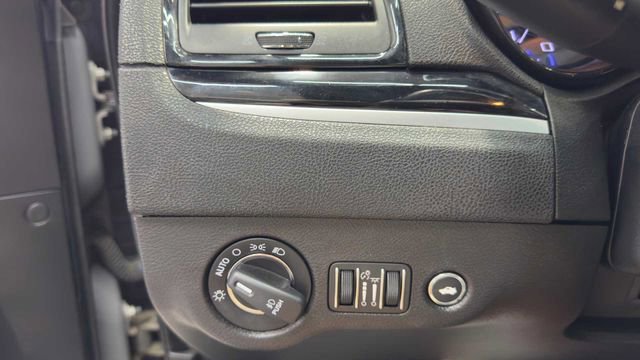 Used 2019 Chrysler 300 S image 33