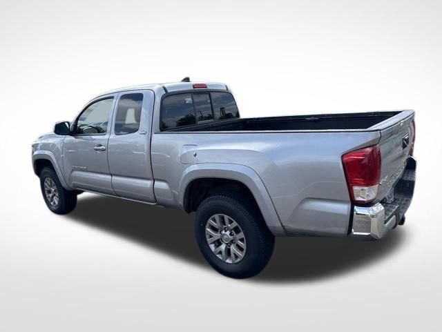Used 2017 Toyota Tacoma SR5 w/ Tow Package AWD/4WD image 2