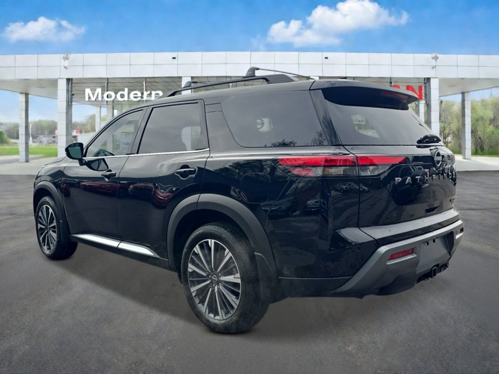 New 2026 Nissan Pathfinder Platinum w/ Cargo Package AWD/4WD image 3
