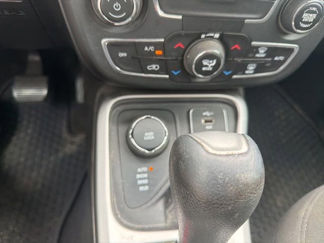 Used 2020 Jeep Compass Sport w/ Cold Weather Group AWD/4WD image 6