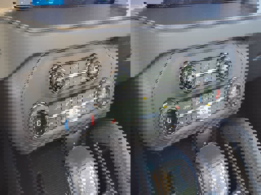 Used 2025 Ford Bronco Badlands image 22