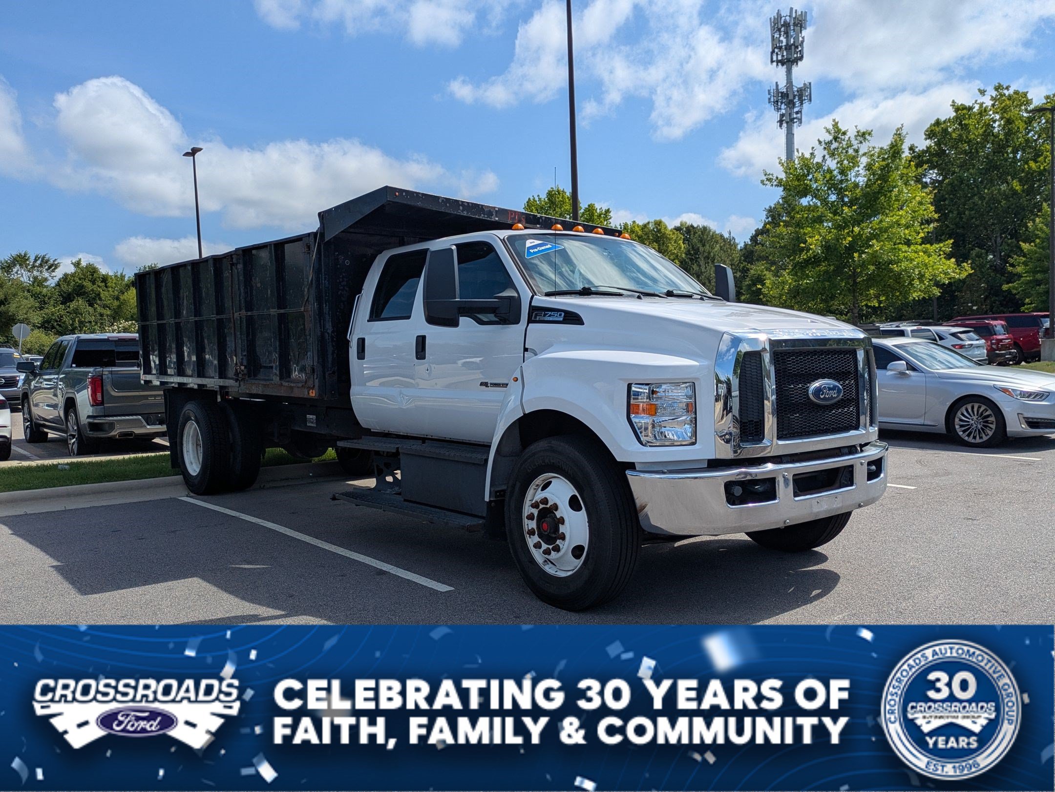 Used 2017 Ford F750 2WD Crew Cab Super Duty image 1