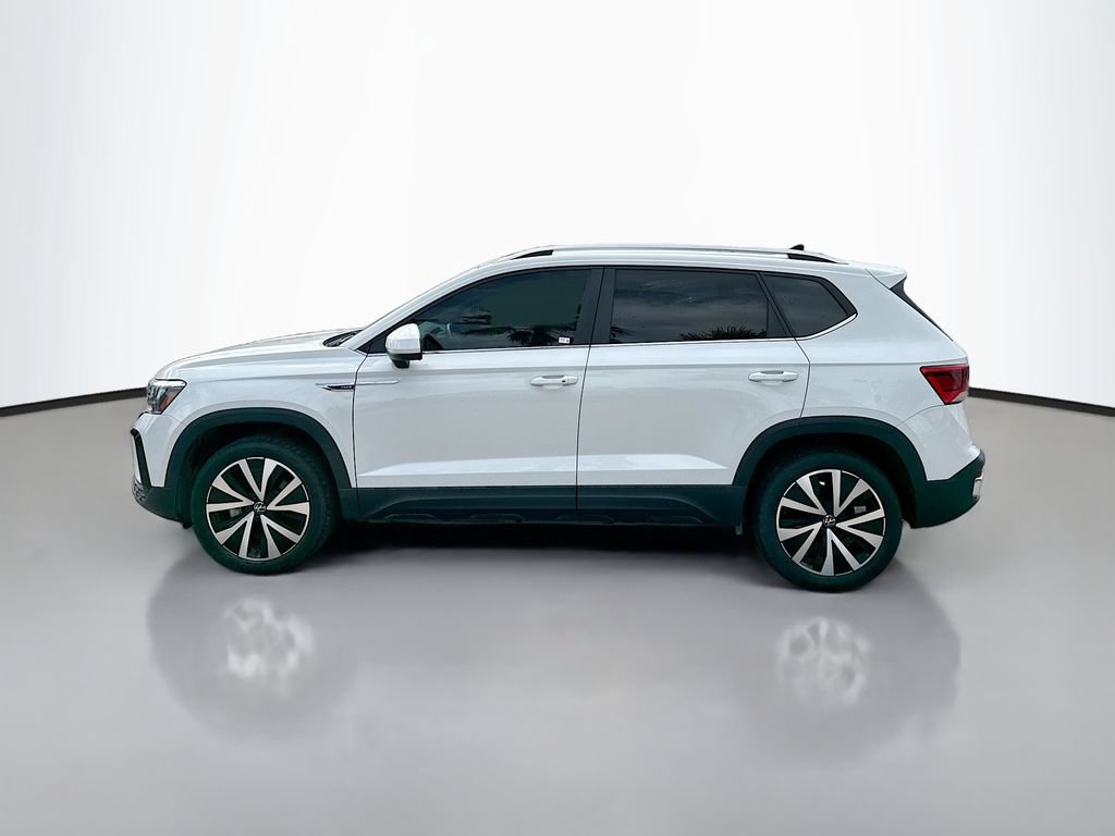 Used 2023 Volkswagen Taos SE w/ Panoramic Sunroof Package FWD image 4